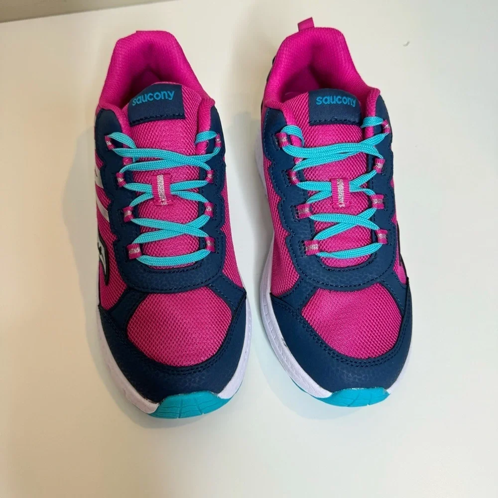 Saucony Kids' Grade School Dash Running Shoes size 3.5